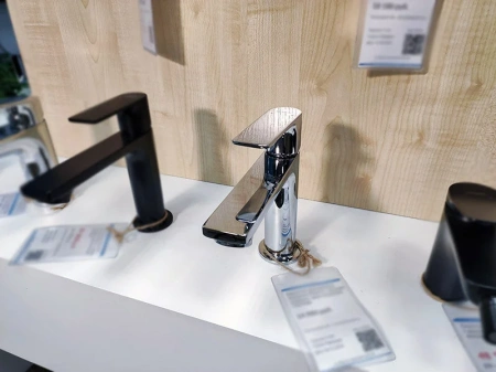 Фото смеситель для раковины hansgrohe rebris e 72557000