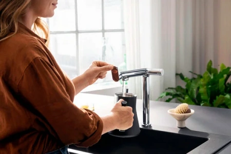 Фото смеситель для кухонной мойки hansgrohe aqittura 76804670