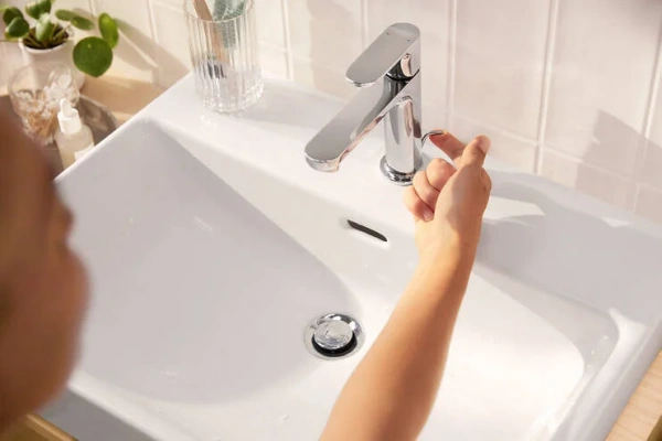 Фото смеситель для раковины hansgrohe rebris s 72588000