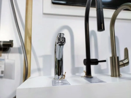 Фото смеситель для кухонной мойки hansgrohe logis 71832000_otu