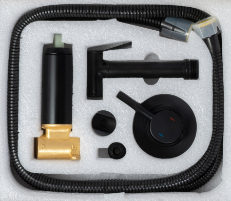 Фото встраиваемый смеситель с гигиеническим душем rea loop black mat rea-b8978