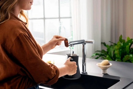 Фото смеситель для кухонной мойки hansgrohe aqittura 76804670