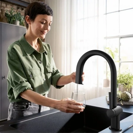 Фото смеситель для кухонной мойки hansgrohe aqittura 76801670